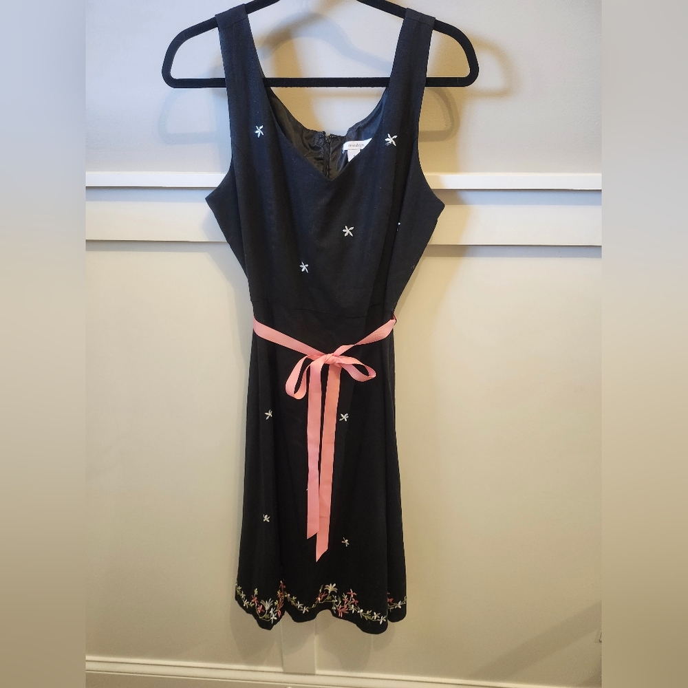 Dress Barn>>Elegant Black Sleeveless Dress with Pink/Green Accents - Size 16
